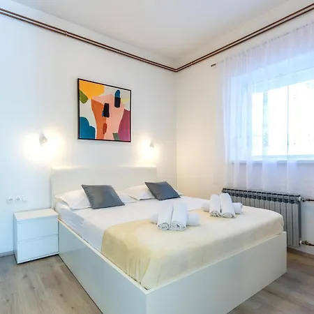 Διαμέρισμα Kastel Stari 96 With Outdoor Swimmingpool *