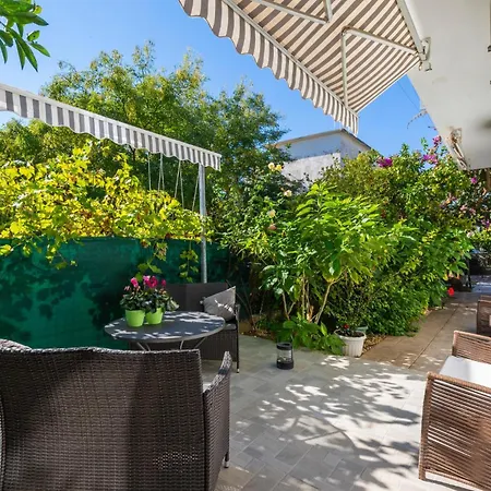 Διαμέρισμα Kastel Stari 96 With Outdoor Swimmingpool Kaštela