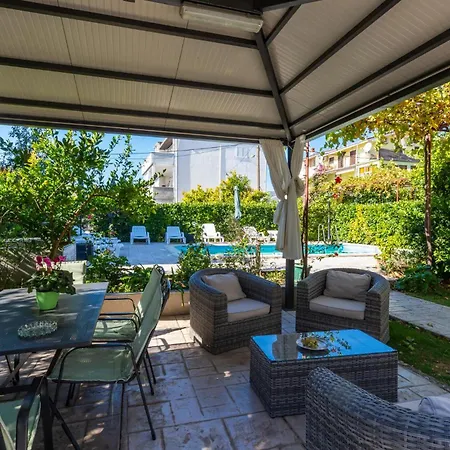 Διαμέρισμα Kastel Stari 96 With Outdoor Swimmingpool *