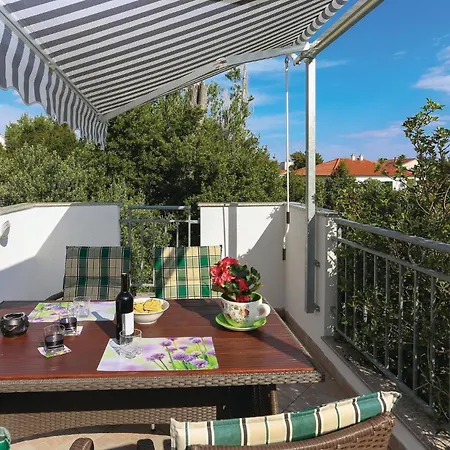 Kastel Stari 96 With Outdoor Swimmingpool Kaštela
