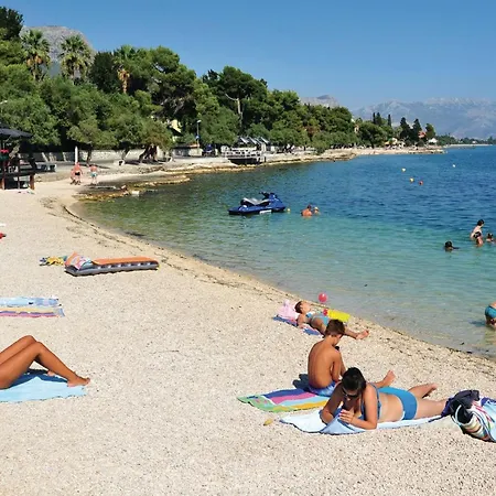 Διαμέρισμα Kastel Stari 96 With Outdoor Swimmingpool