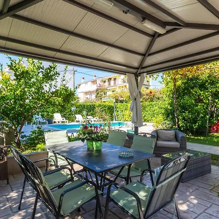 Διαμέρισμα Kastel Stari 96 With Outdoor Swimmingpool Kaštela