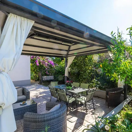 Lovely In Kastel Stari With Kitchen